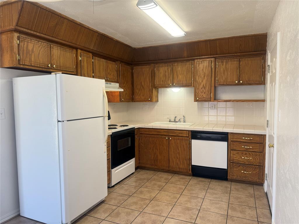 404 Mercury Property Photo 44
