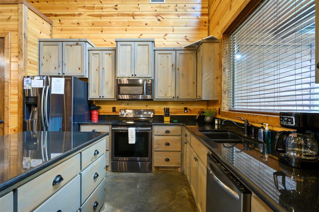 312 Sugar Pine Loop Property Photo 4