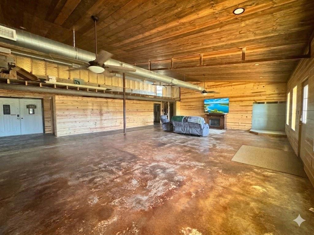 1163 N 4280 Road Property Photo 4