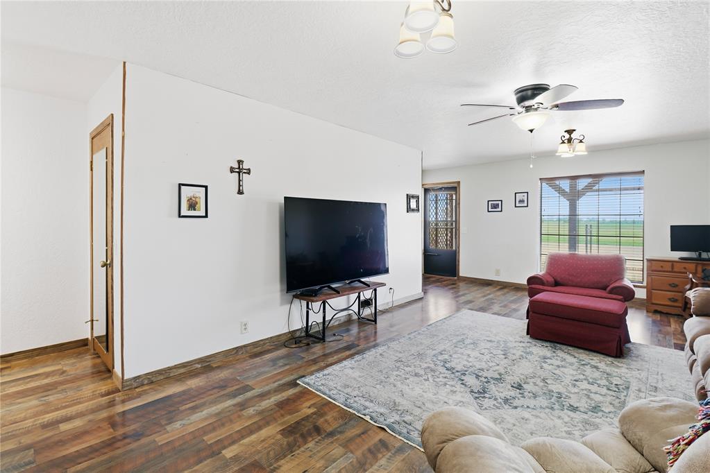 819 N Broadway Avenue Property Photo 8