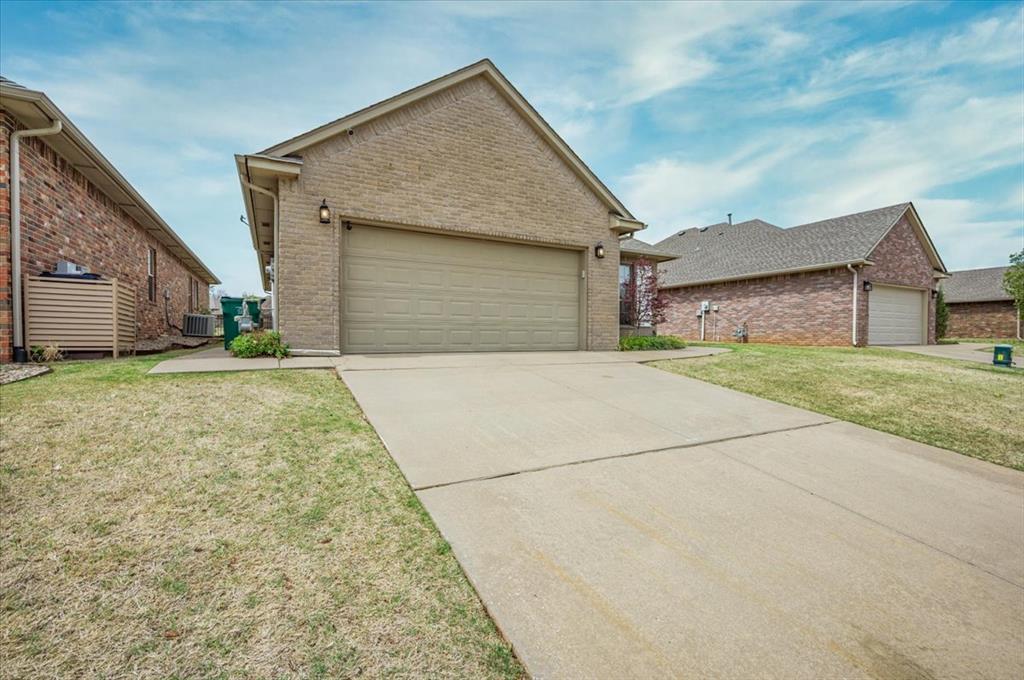 15621 Traditions Drive Property Photo 4