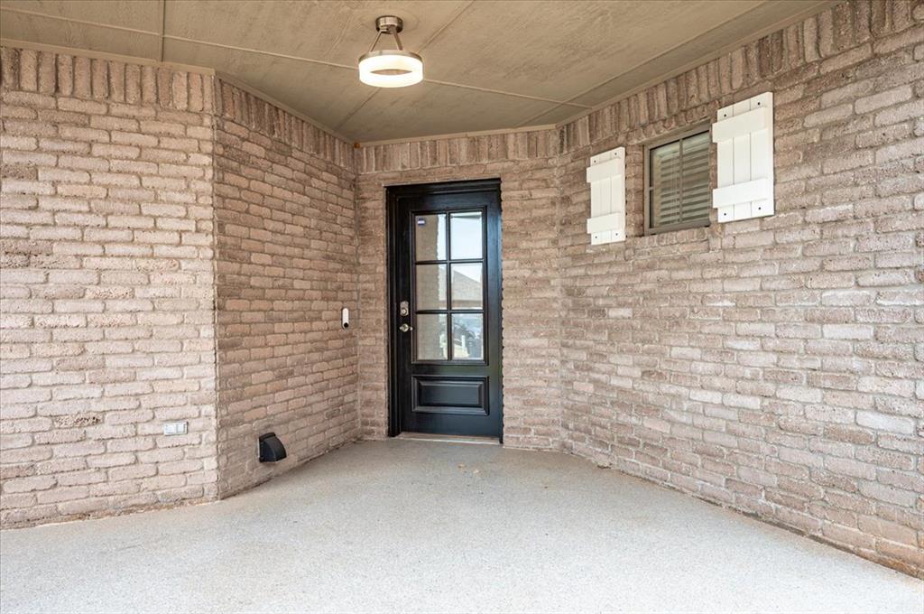 15621 Traditions Drive Property Photo 5