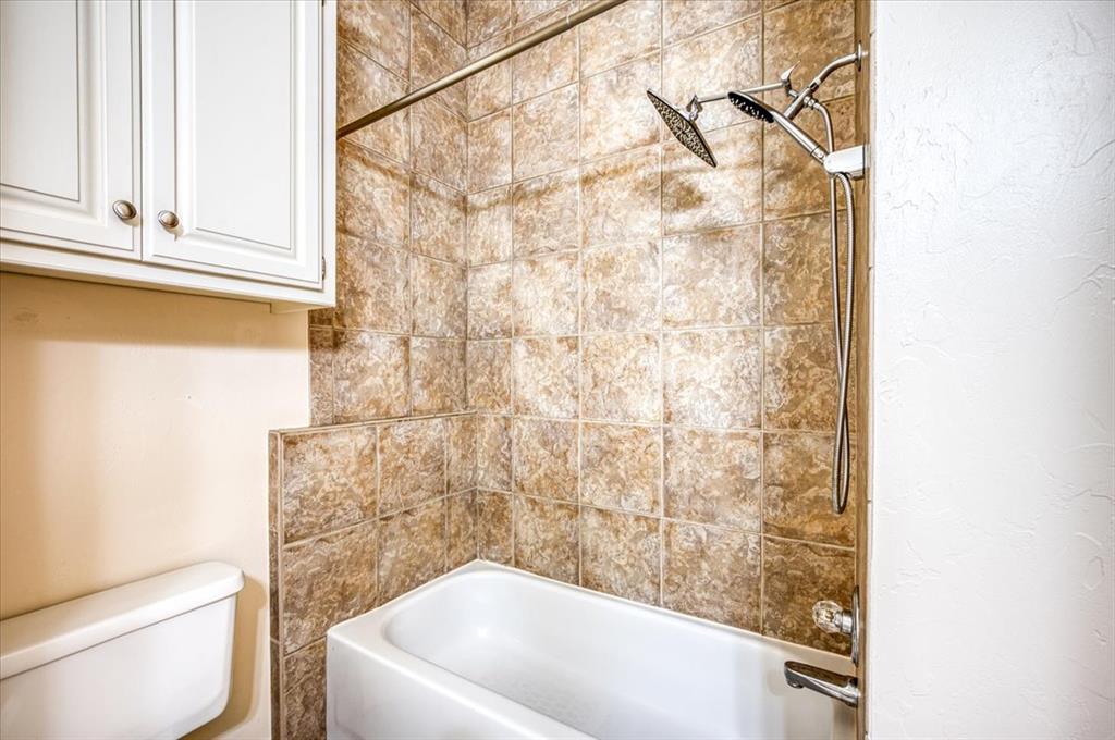 15621 Traditions Drive Property Photo 10