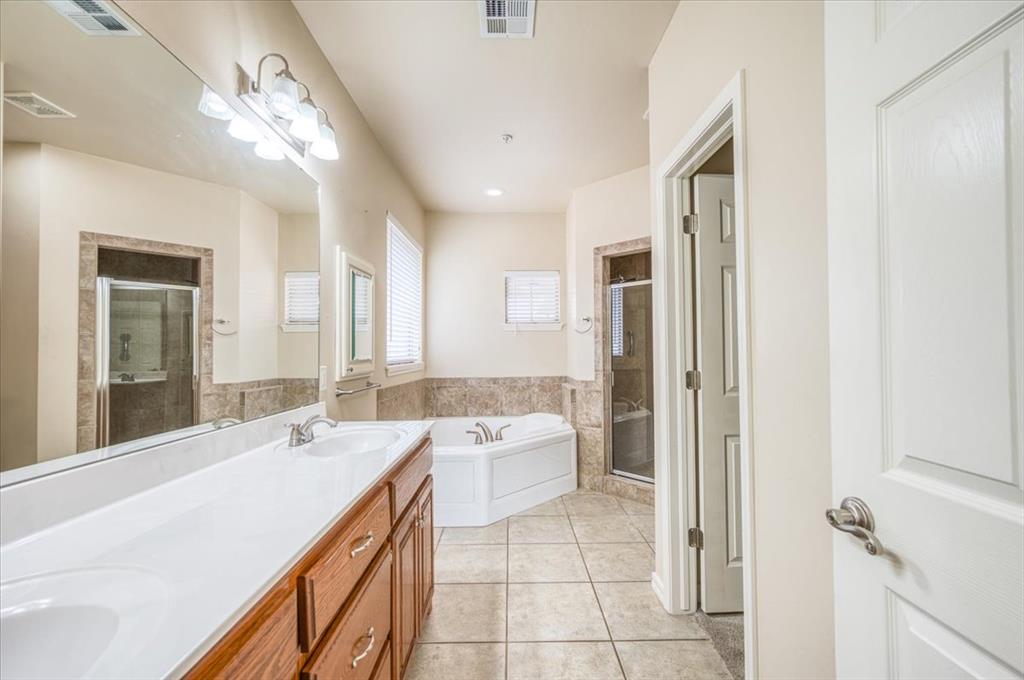 15621 Traditions Drive Property Photo 18