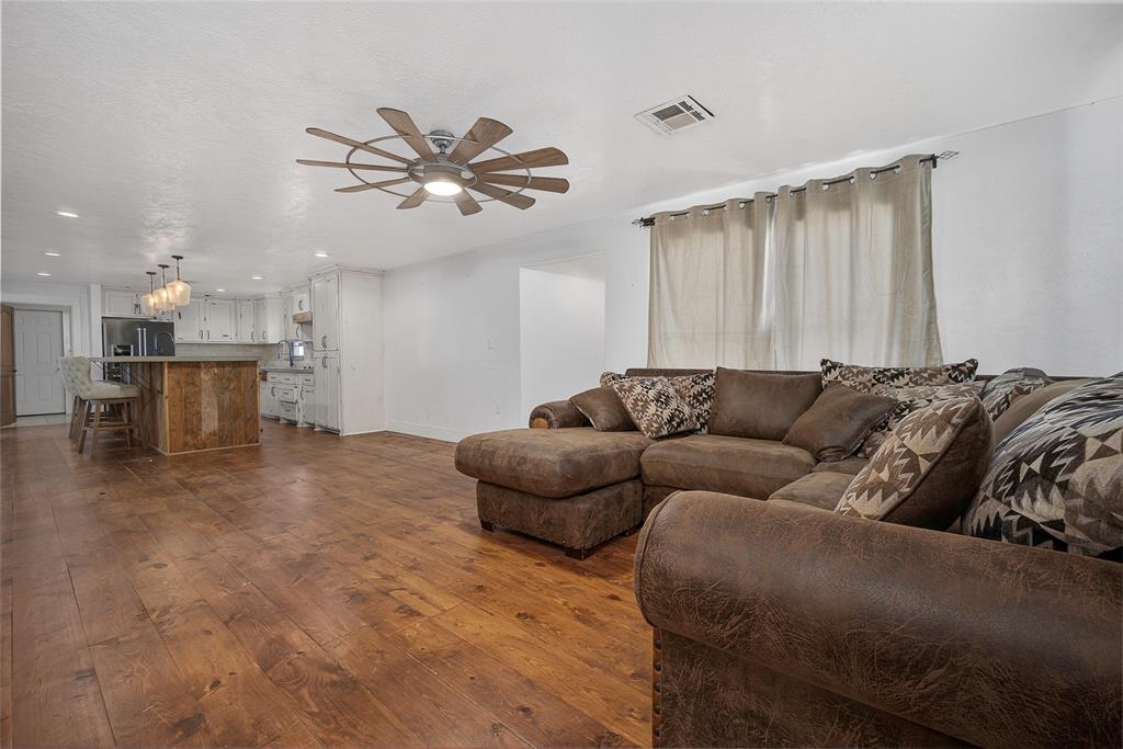 585 County Road 1310 Property Photo 5