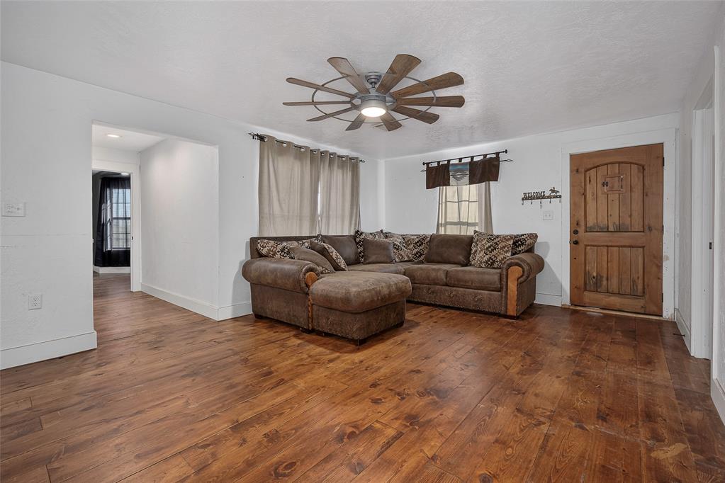 585 County Road 1310 Property Photo 6