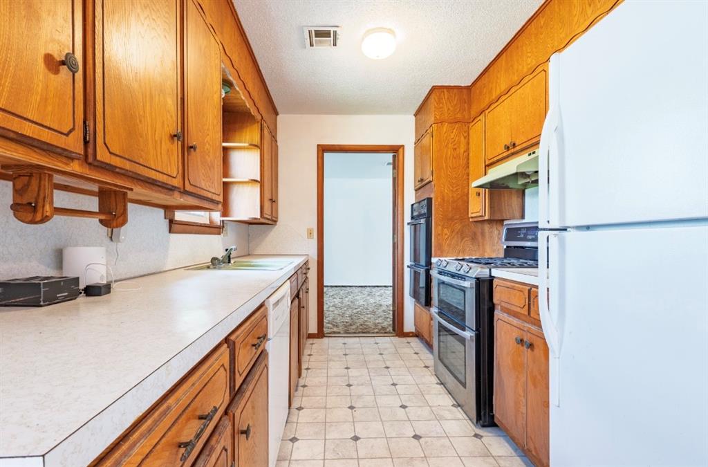 1310 W 15th Street Property Photo 4