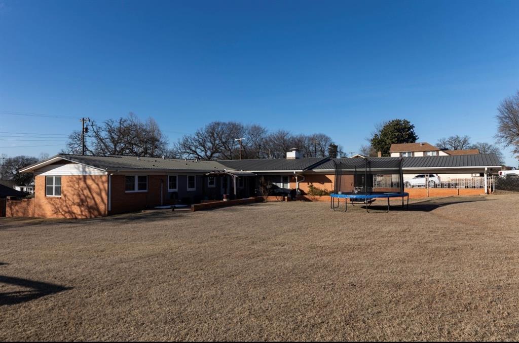 721 E 4th Street Property Photo 4
