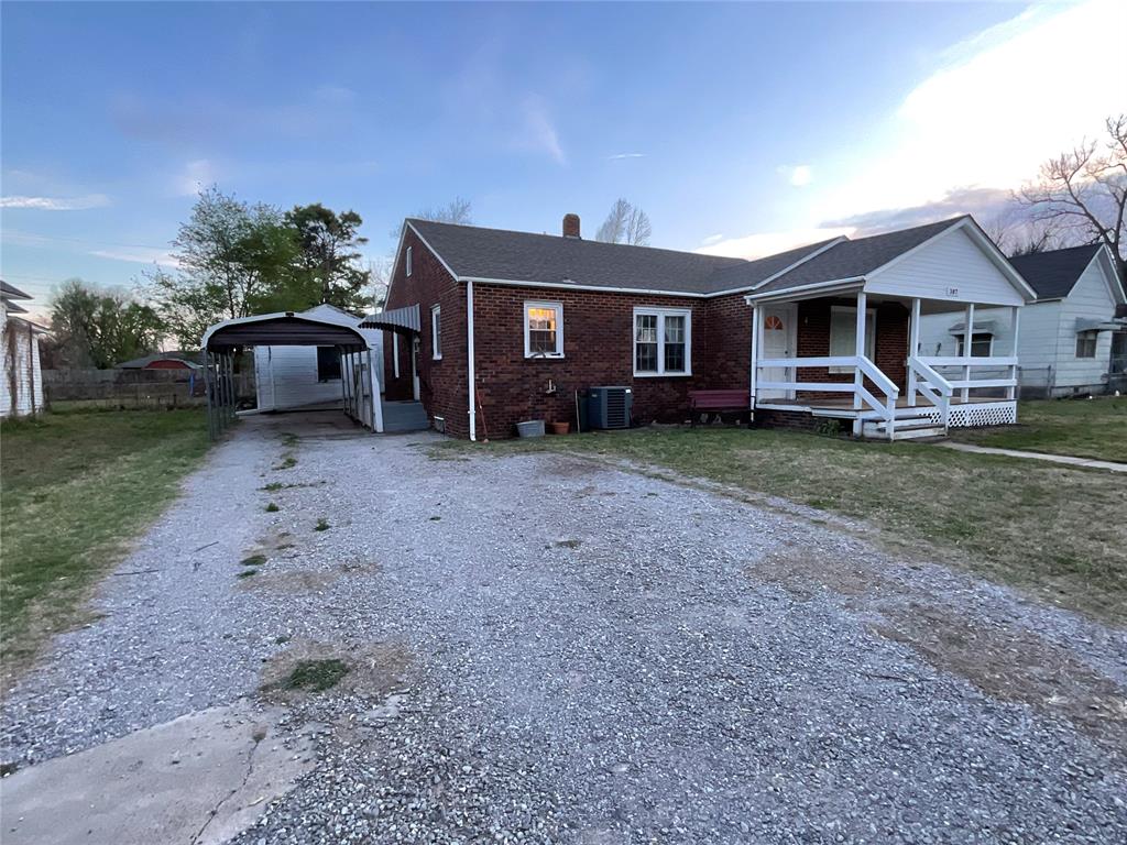 307 Sw Burt Street Property Photo 3