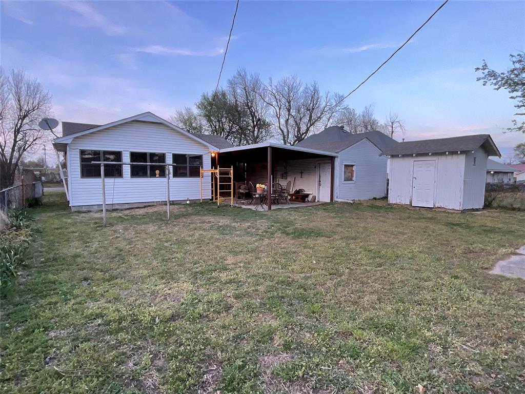 307 Sw Burt Street Property Photo 5