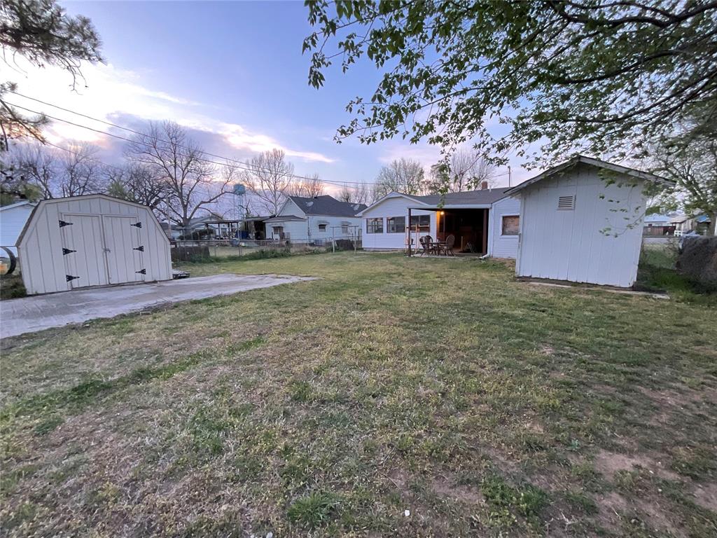 307 Sw Burt Street Property Photo 6