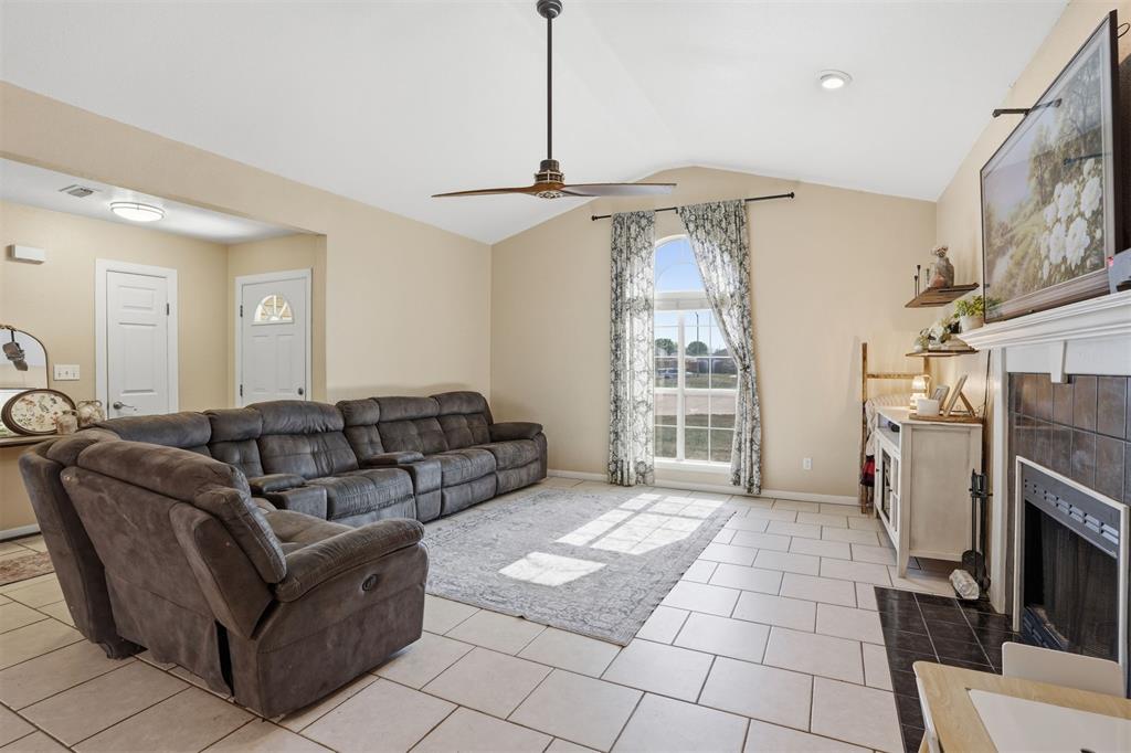 2932 Laurel Circle Property Photo 8