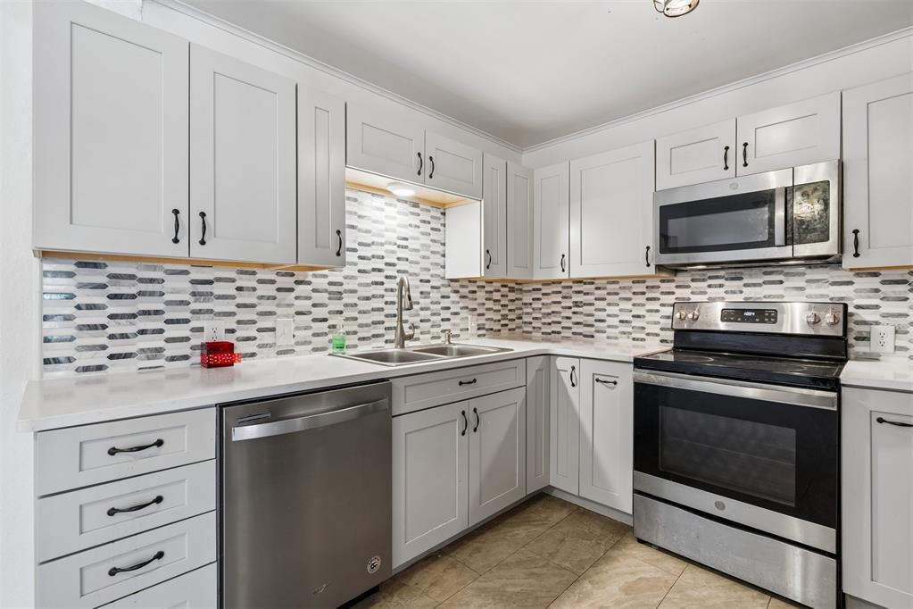 115 E Haddock Street Property Photo 8