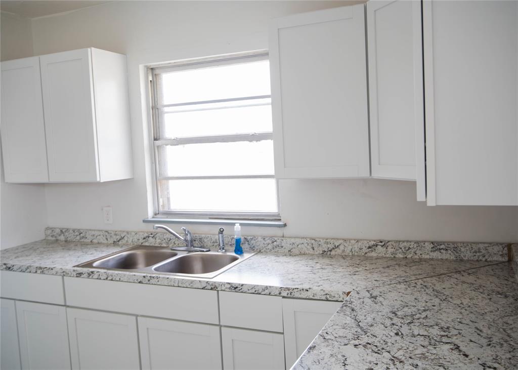 308 S Western Avenue Property Photo 4
