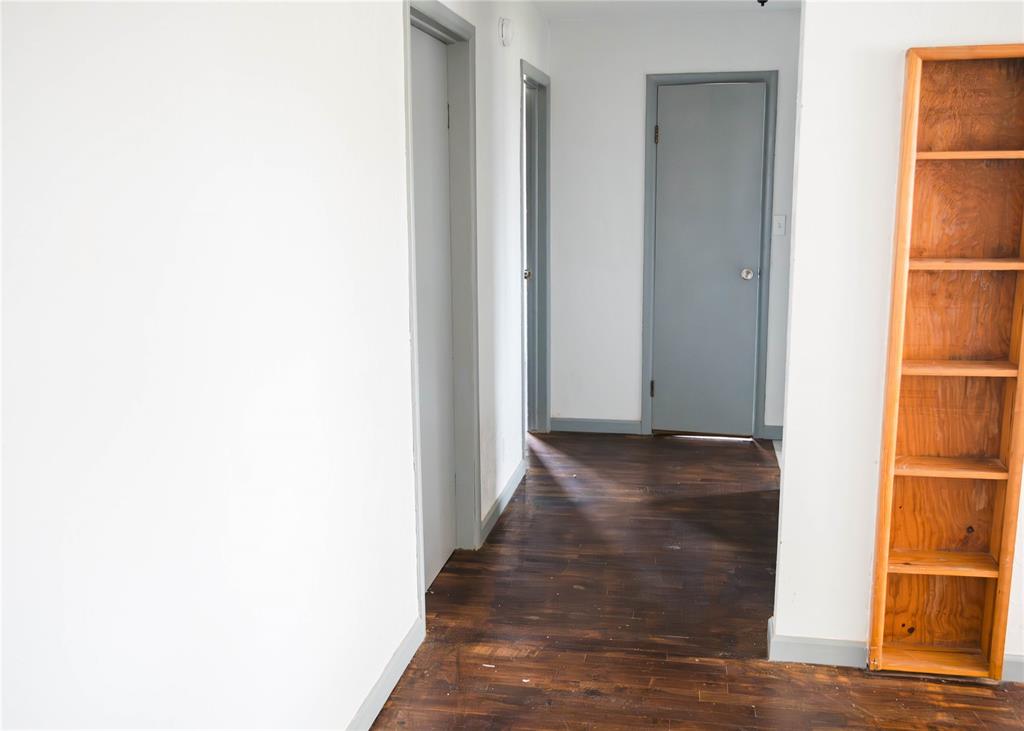 308 S Western Avenue Property Photo 6