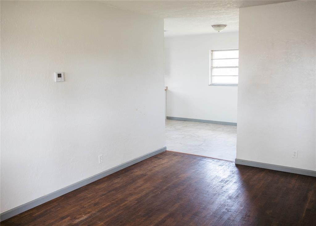 308 S Western Avenue Property Photo 7
