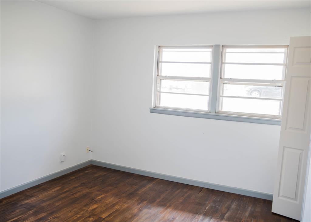308 S Western Avenue Property Photo 17