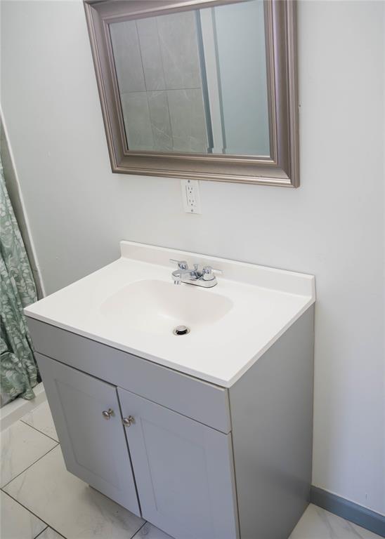308 S Western Avenue Property Photo 19