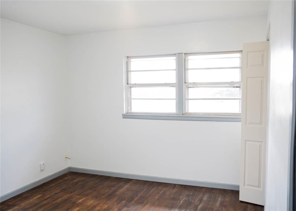 308 S Western Avenue Property Photo 22