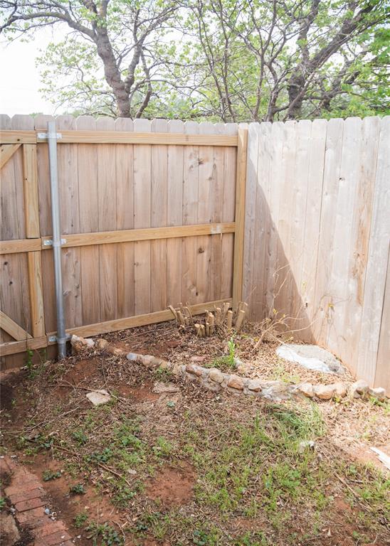 308 S Western Avenue Property Photo 23