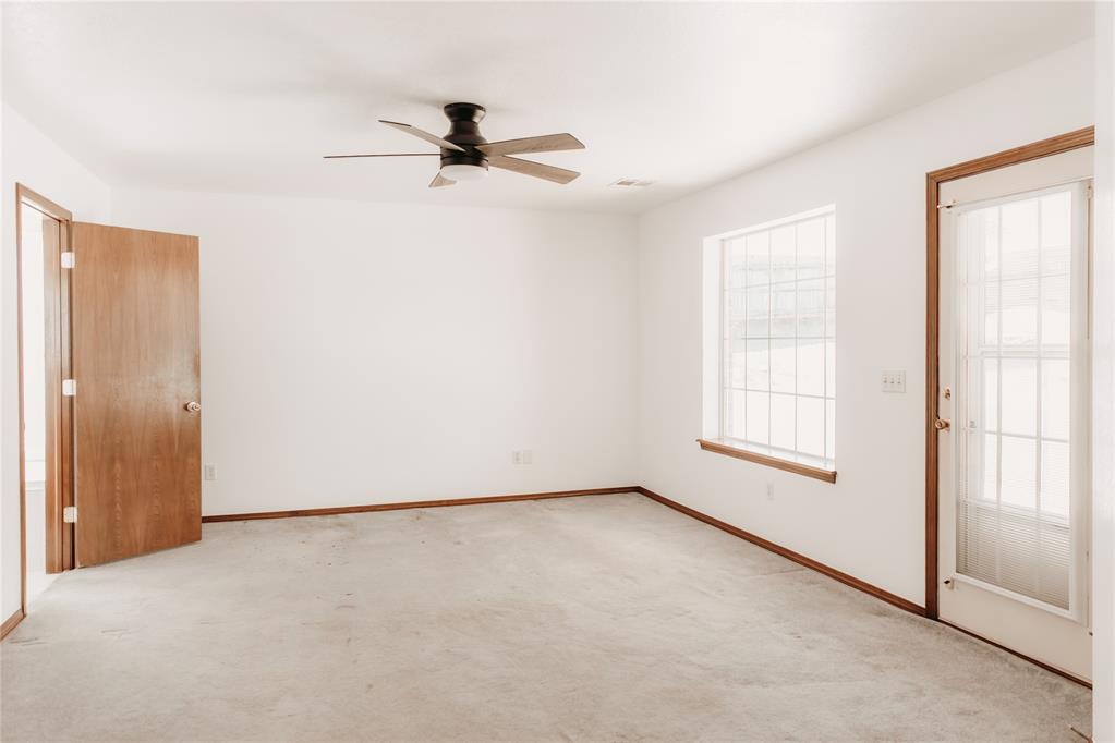 223 W 4th Street Property Photo 8