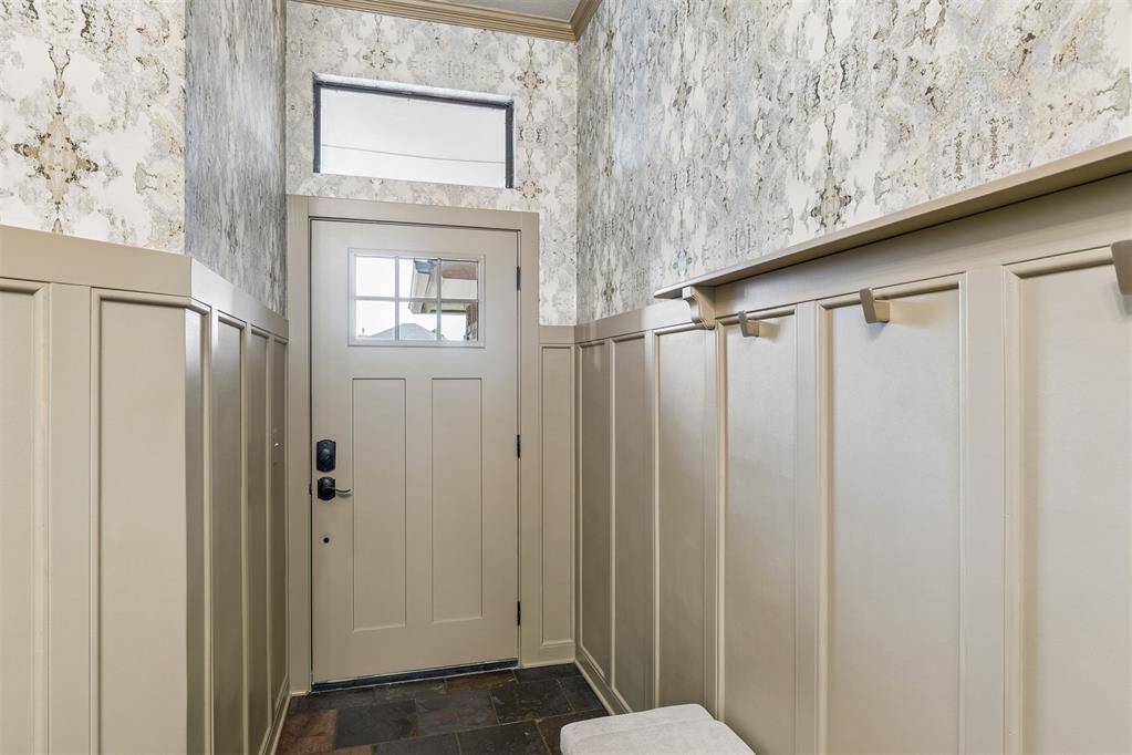 15209 Derrick Circle Property Photo 2