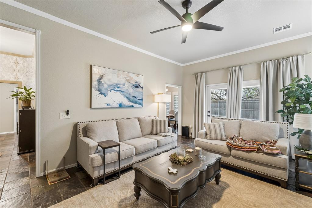 15209 Derrick Circle Property Photo 6