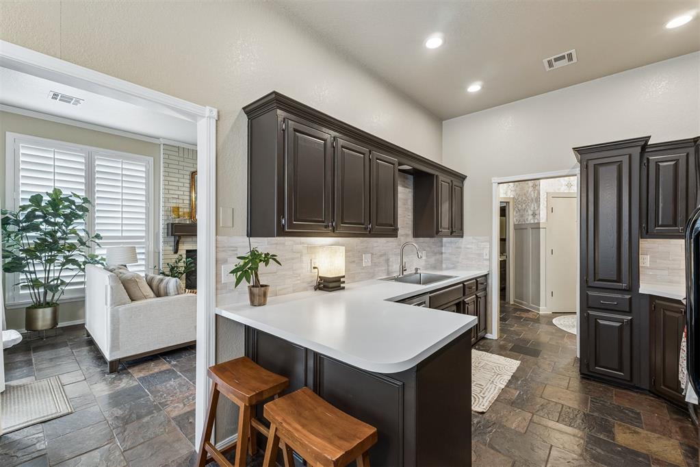 15209 Derrick Circle Property Photo 9