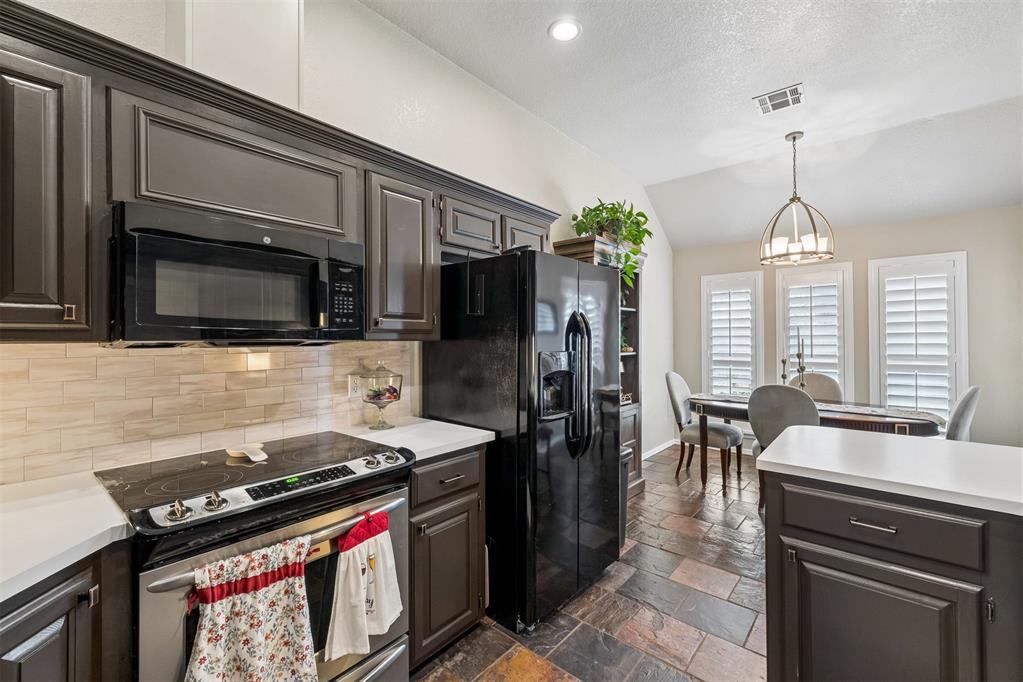 15209 Derrick Circle Property Photo 10