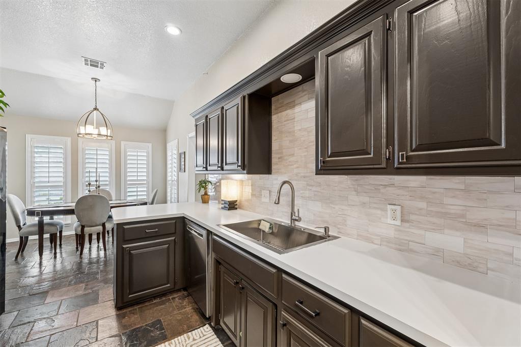 15209 Derrick Circle Property Photo 11
