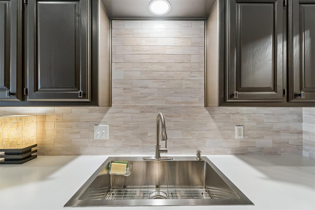 15209 Derrick Circle Property Photo 12