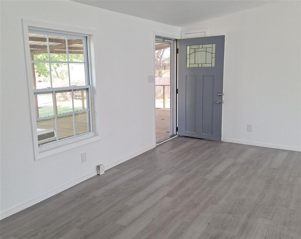 200 W 7th Street Property Photo 8