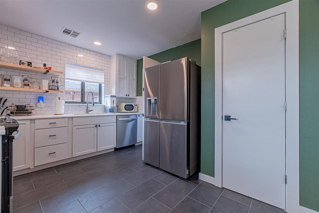 2136 Barclay Road Property Photo 8