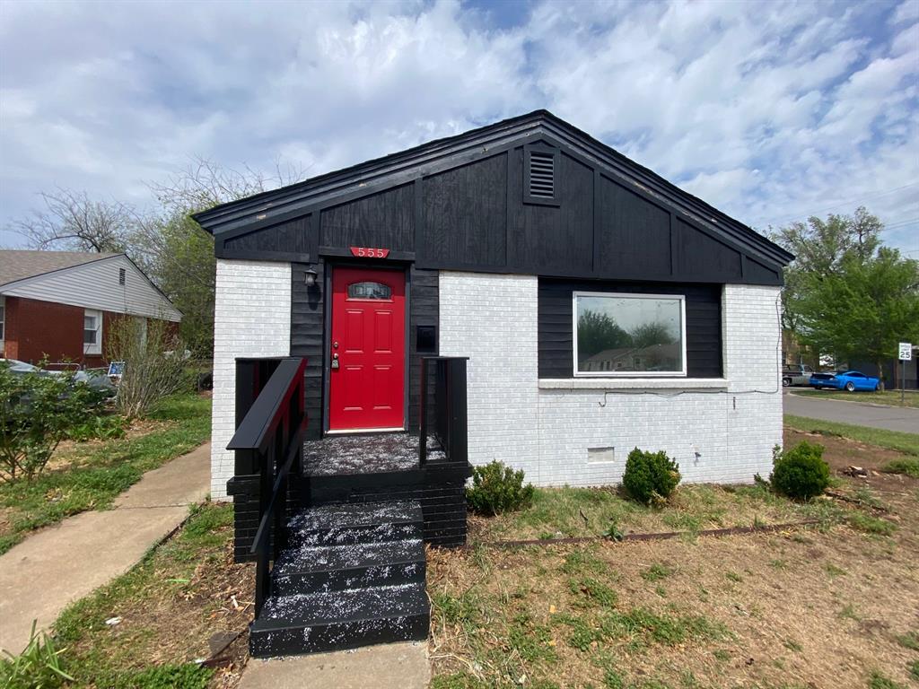 555 E Harmon Drive Property Photo 1