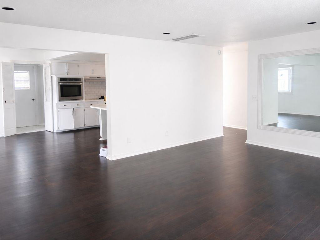 2121 N Markwell Avenue Property Photo 4
