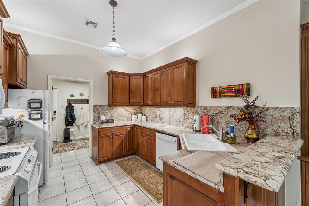 15508 Swallowtail Road Property Photo 11