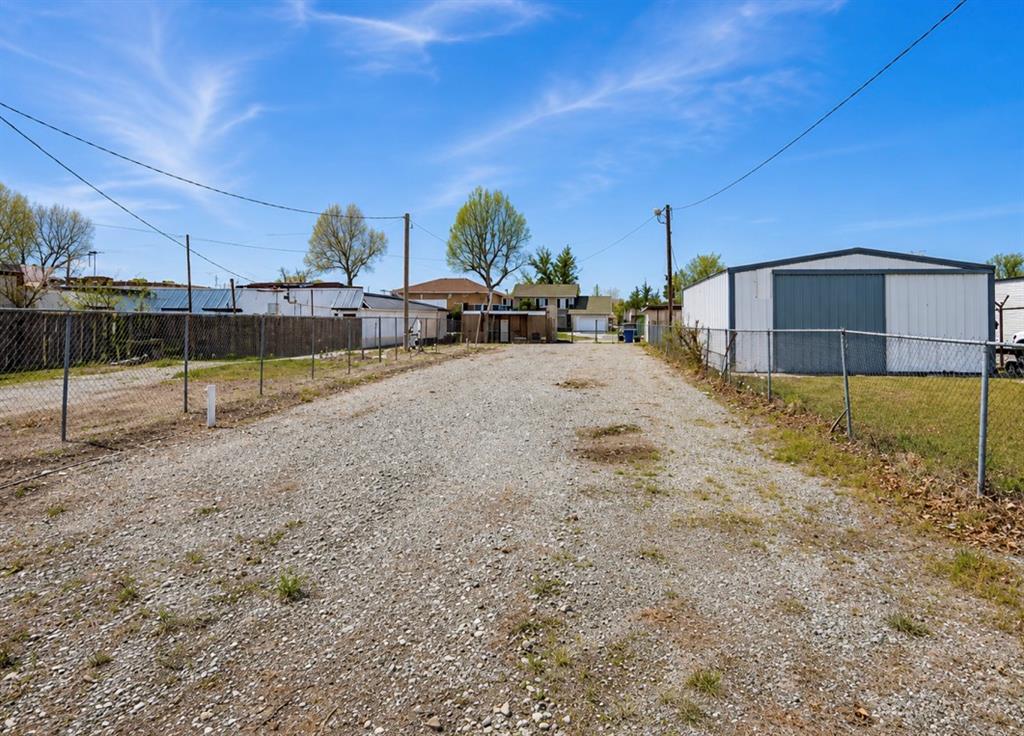 810 W Chickasha Avenue Property Photo 8