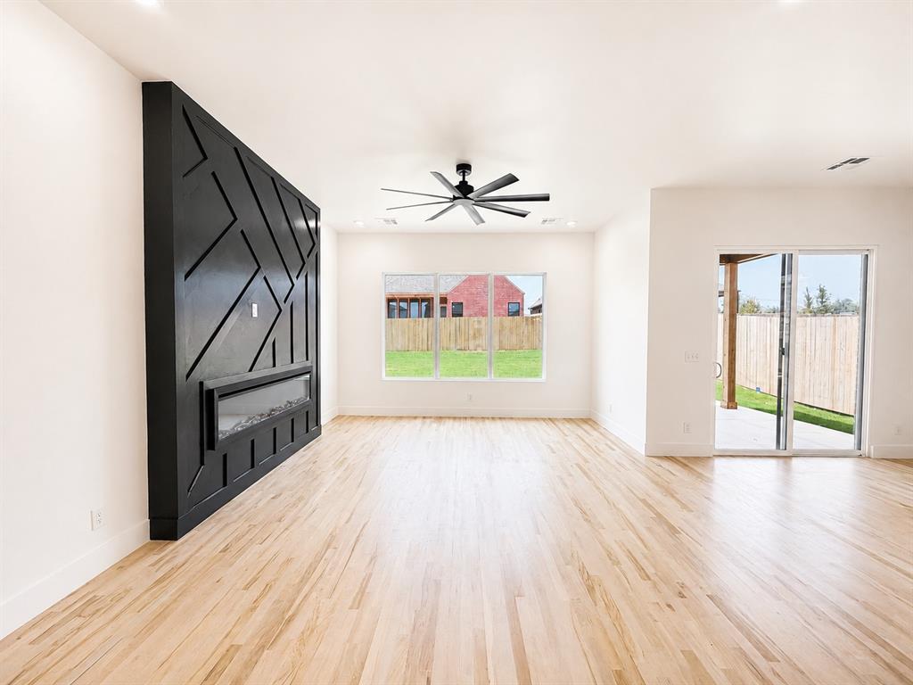 15513 Echo Park Drive Property Photo 8