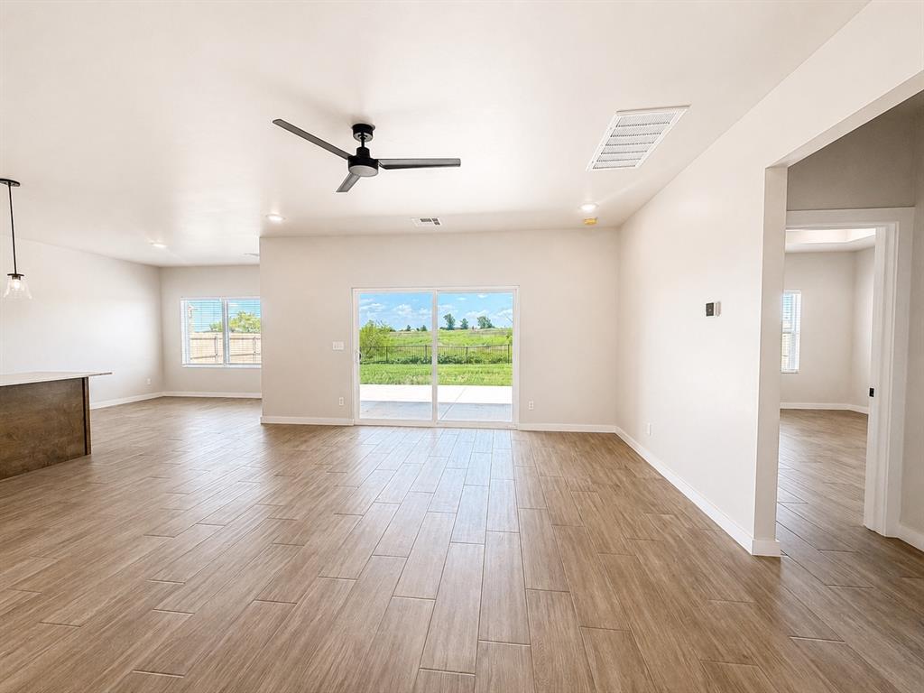 18020 Fields Drive Property Photo 5
