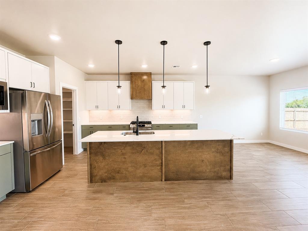 18020 Fields Drive Property Photo 6