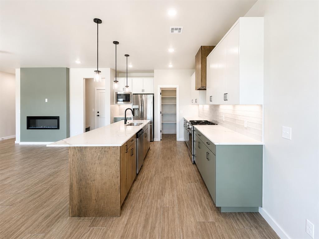 18020 Fields Drive Property Photo 7