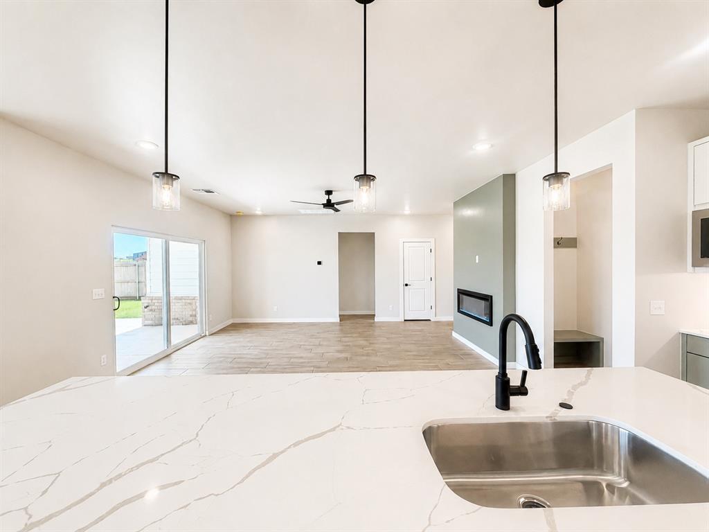 18020 Fields Drive Property Photo 8