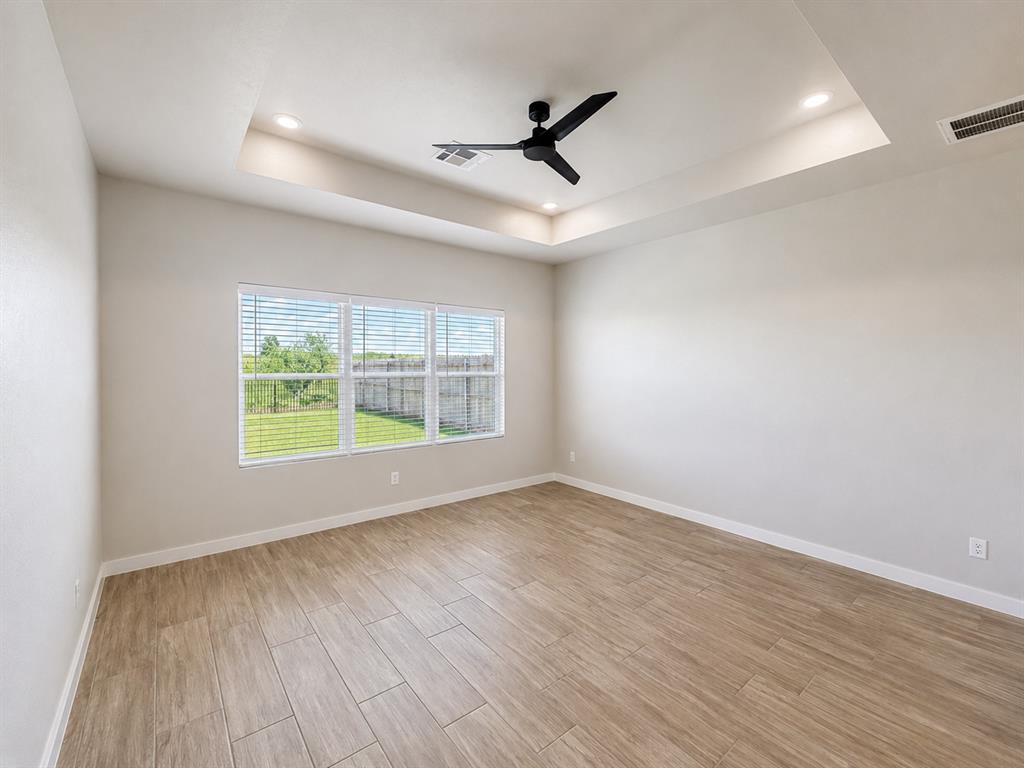 18020 Fields Drive Property Photo 10