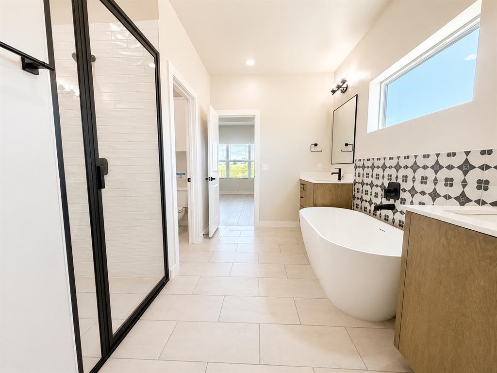 18020 Fields Drive Property Photo 14