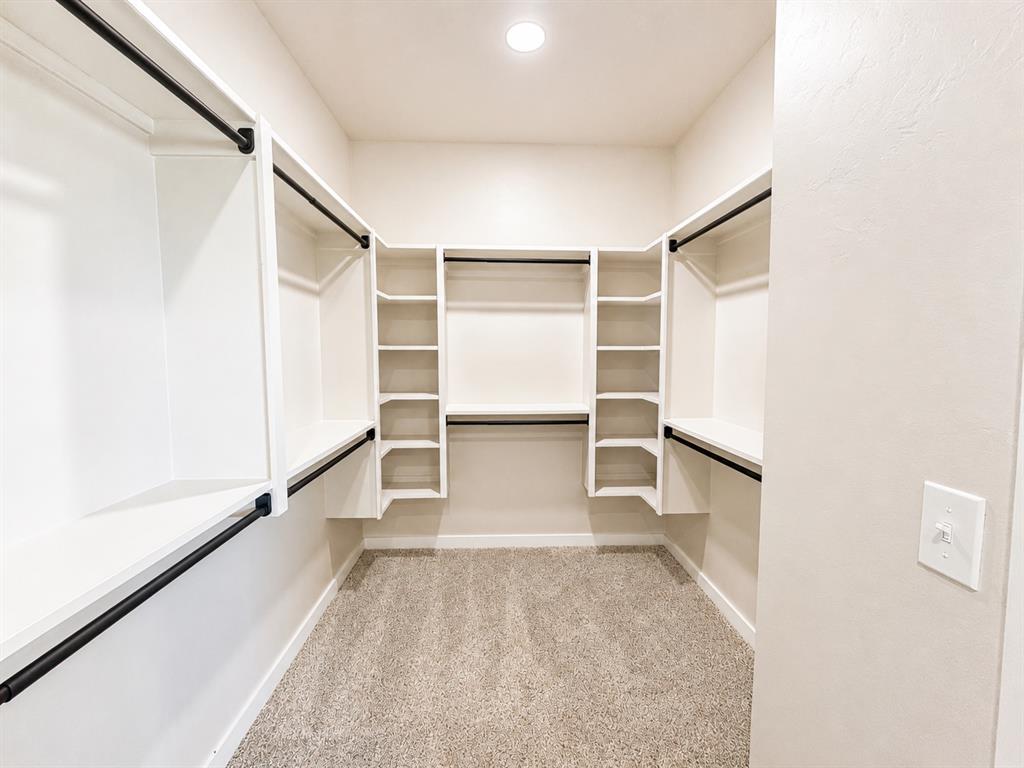18020 Fields Drive Property Photo 16