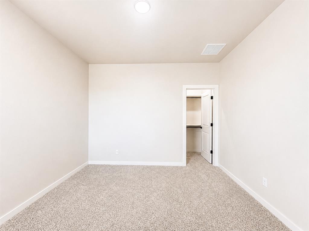 18020 Fields Drive Property Photo 24