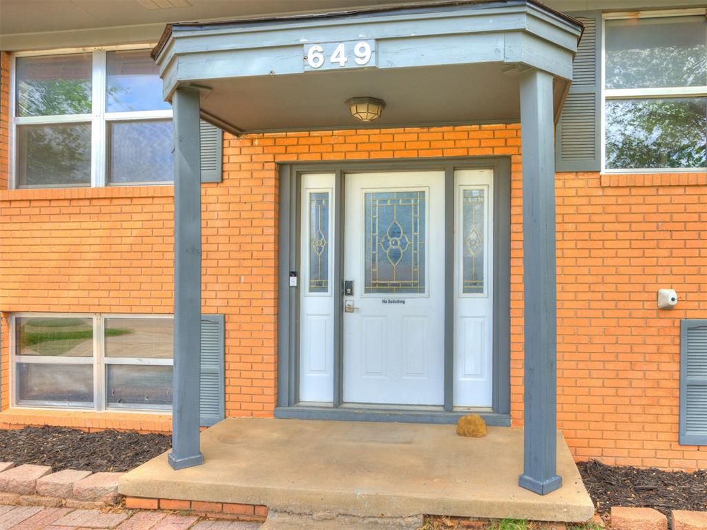 649 W Beam Avenue Property Photo 2