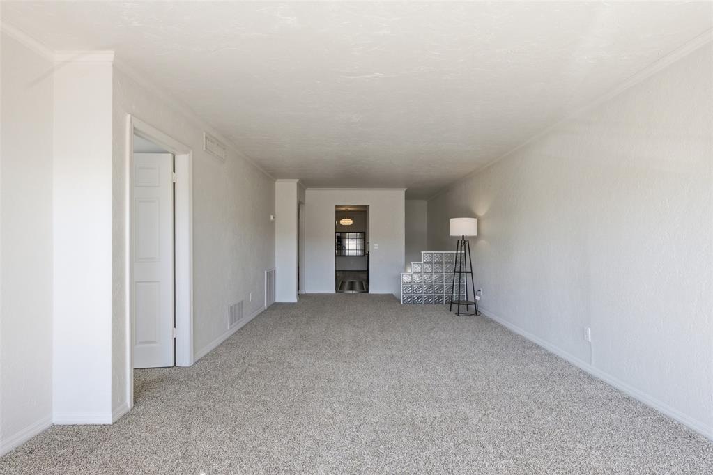 6100 N Brookline 28 Property Photo 3