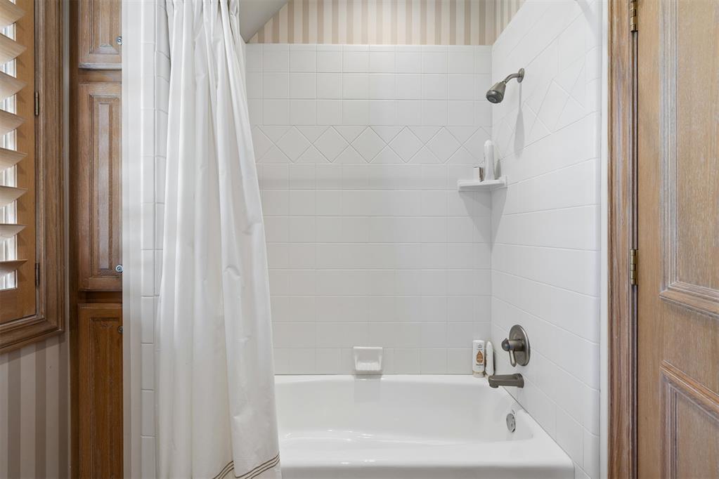 18709 Saddle River Drive Property Photo 27