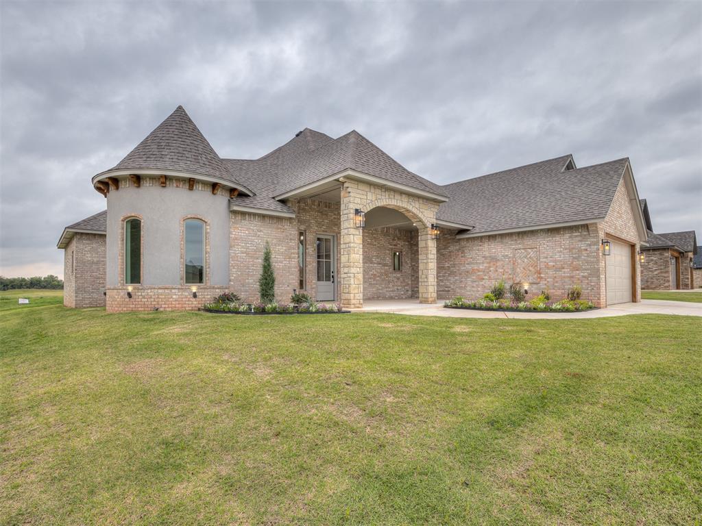2114 W Cole Drive Property Photo 1